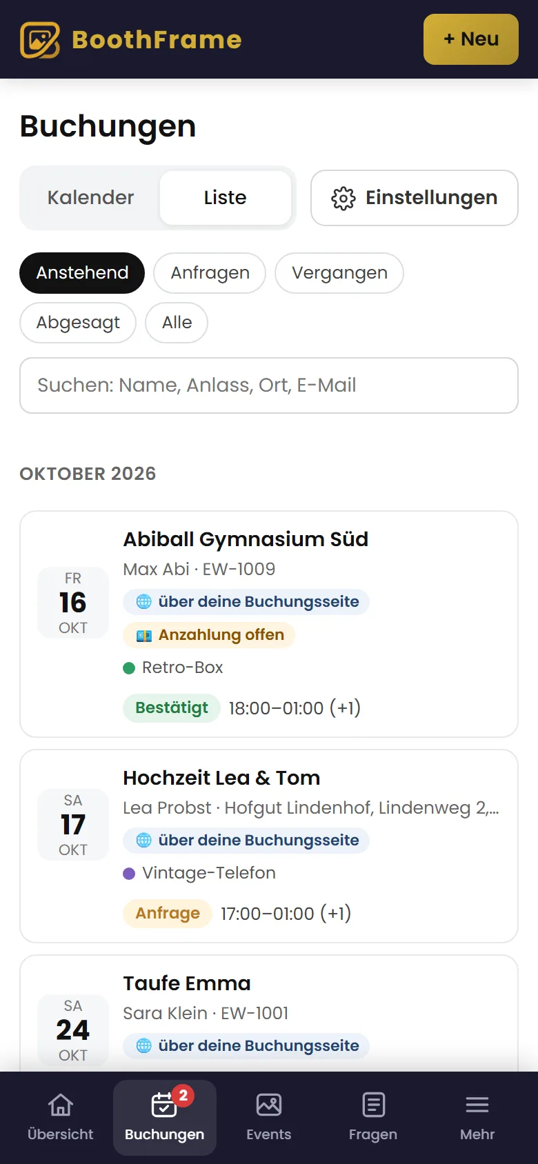 Liste der Buchungen am Handy mit Stand von Anzahlung, Fragebogen und Vertrag